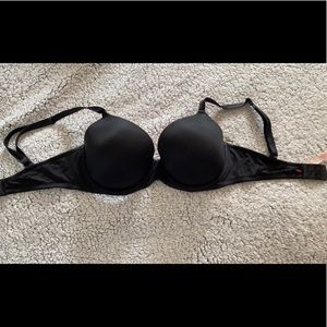 PINK wear everywhere t-shirt lightly lined bra